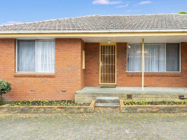 Renovated, Ultra Convenient Ringwood Unit