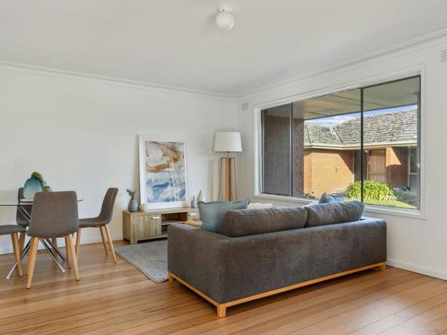 Renovated, Ultra Convenient Ringwood Unit