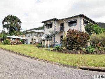 Renovated Upstairs Unit with Scenic Views