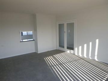 RENOVATED UPSTAIRS UNIT IN BEGA
