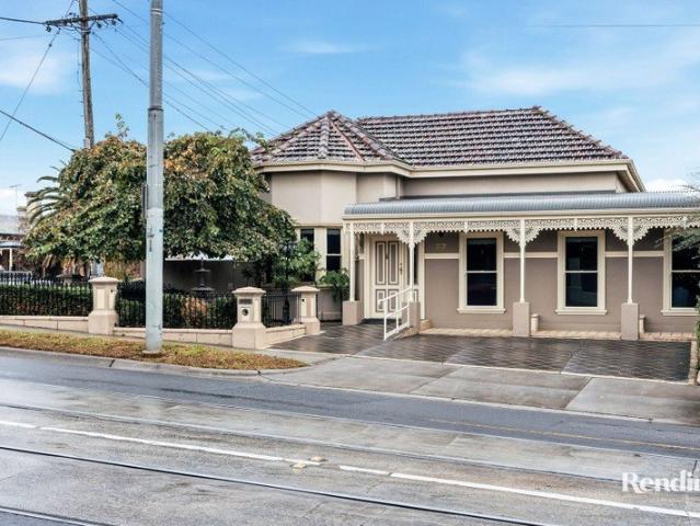 Renovated Victorian on Commanding Corner