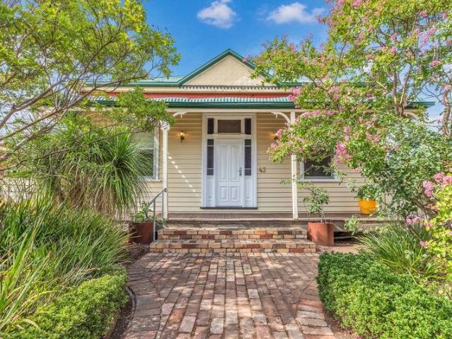 RENOVATED VICTORIAN CHARM