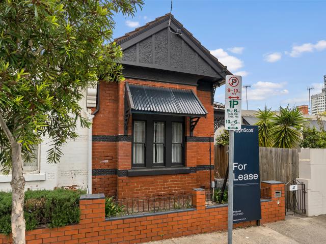 Renovated Victorian House in the Leafy Part of Windsor