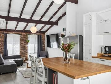Renovated villa in prime location