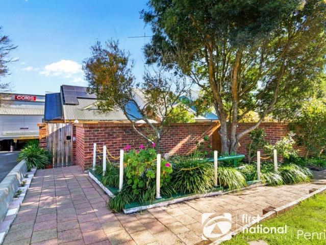 Renovated Villa in the Heart of Windsor CBD Steps to Coles Shopping Centre!