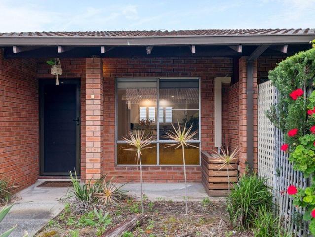 Renovated Villa Offering Space, Style & Convenience