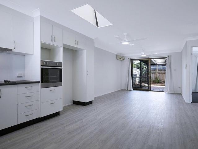 Renovated villa with air con with 2 car spaces!
