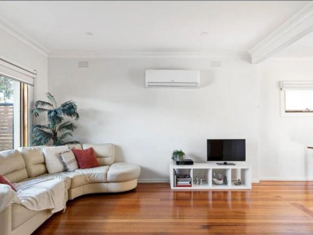 Renovated Villa with Expansive Front Garden in a Prime Carnegie Location