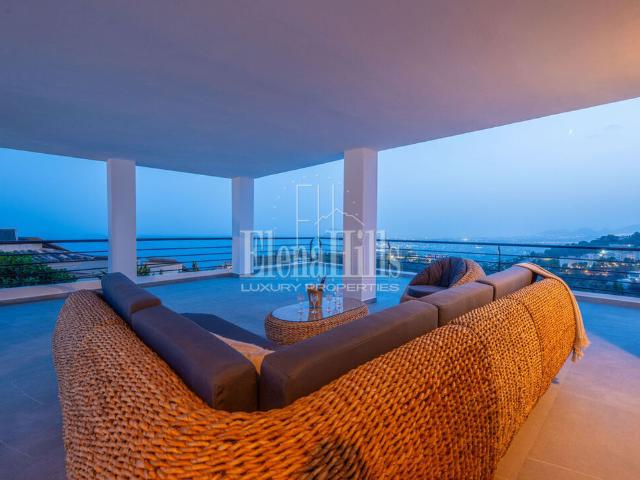 Renovated villa with open sea views in one of the best areas of Altea