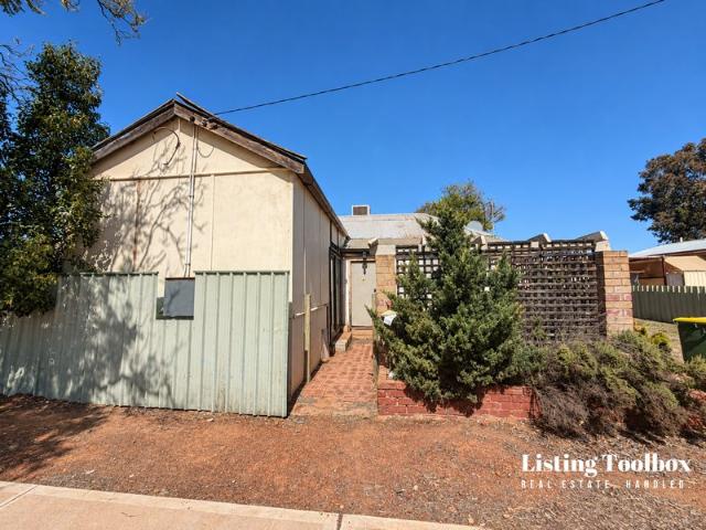 Renovation Opportunity on A Generous 1,011sqm Block
