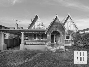 Renovation Ready Classic Sandstone Fronted Tudor