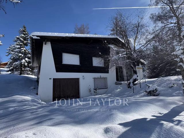 Renovationsbedürftiges Chalet mit Blick auf das Rhonetal