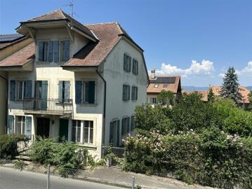 Renovationsbedürftiges Haus
