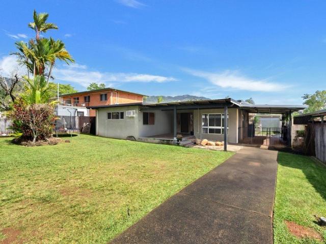 Renovator 4 Bedrooms/2 bathrooms Pool Shed