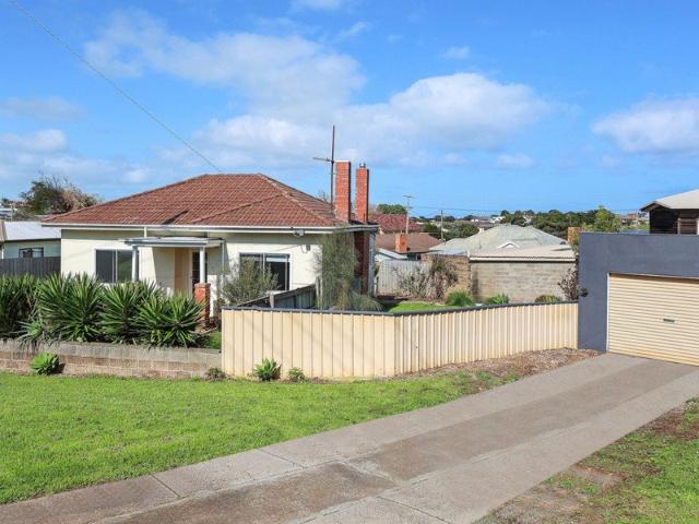 RENOVATOR IN EAST WARRNAMBOOL