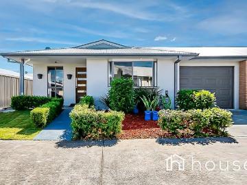 Renovator's Opportunity in Over 50's Palm Lake Resort Waterford