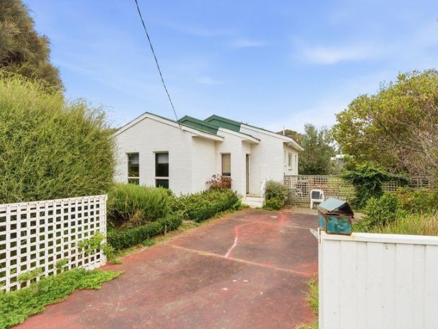 Renovator's Delight in a Convenient Coastal Location