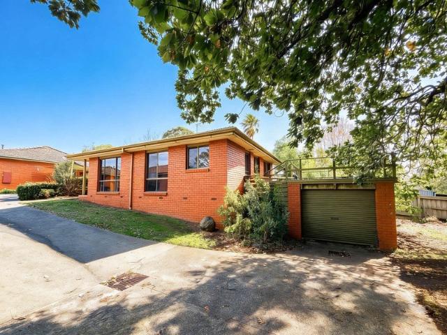 Renovator's Delight in a Convenient Drouin Location