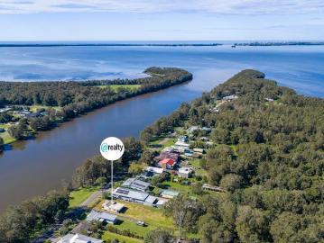 Renovator's Delight on a Massive 4,212m² Block