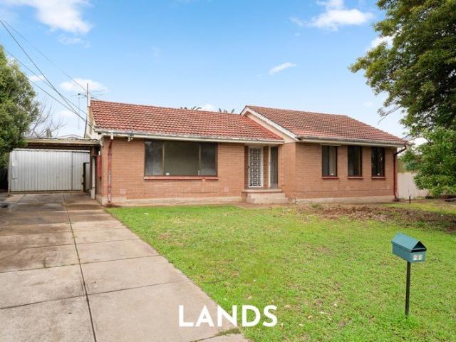 Renovators Delight on a Spacious 1,042 SQM Allotment!