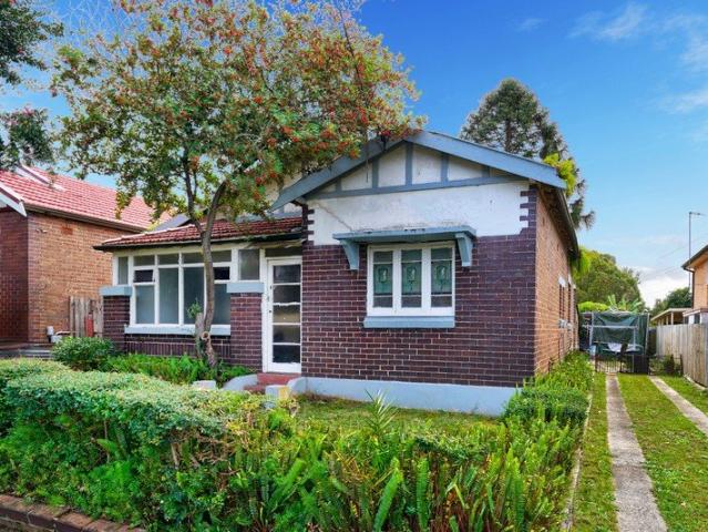 Renovator's Delight Original 3 Bedroom Brick Family Home