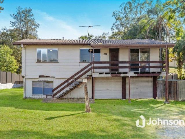 RENOVATOR'S DREAM ON A FLAT 1,040SQM BLOCK WITH ENDLESS POTENTIAL