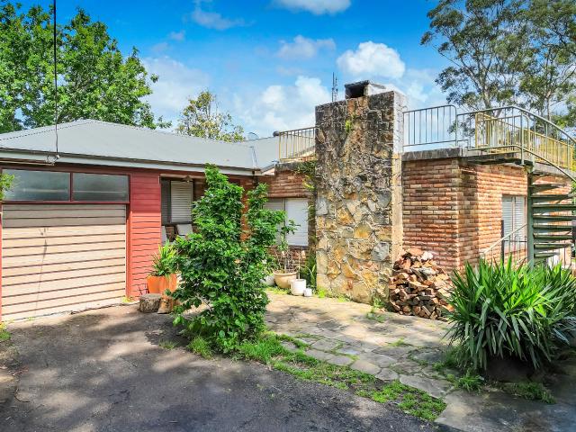 Renovator's Dream & Waterfront Proximity