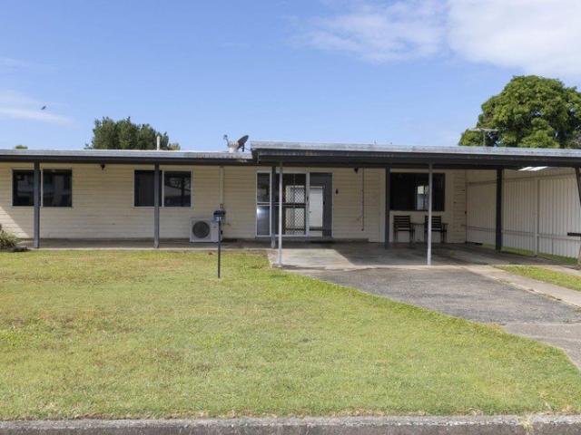 Renovators 3 bedroom home close to Beaches and Mackay