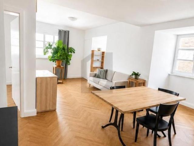 RÉNOVÉ DE HAUTE QUALITÉ AVEC PARQUET À CHEVRONS !