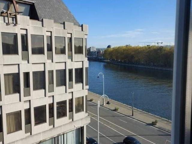 RENOVE LUMINEUX PROCHE DE TOUTES COMMODITES