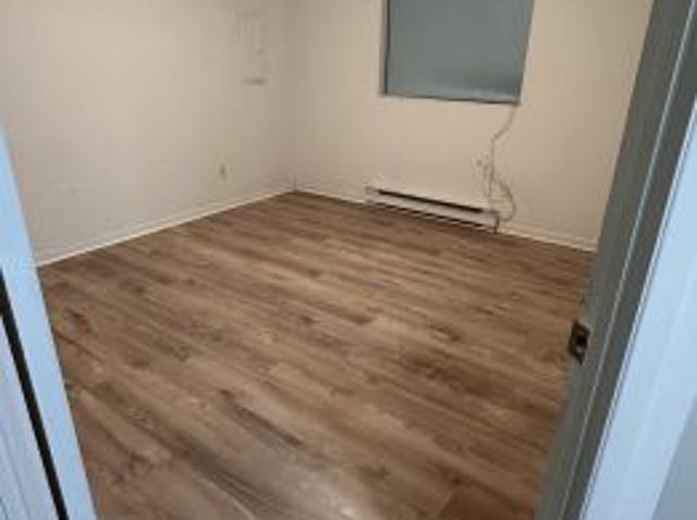 RÉNOVÉE 4 1/2 À LOUER 1er Juillet