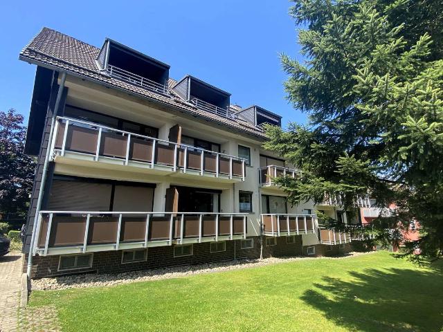 Renovieren Sie nach ihrem Geschmack: 2 Zimmer Wohnung mit Balkon und Stellplatz