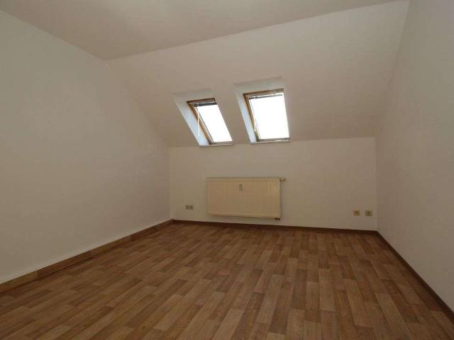 RENOVIERT! *2 Zimmer Dachgeschosswohnung in ländlicher Lage zu vermieten