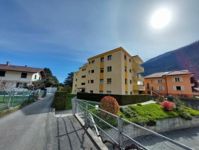 RENOVIERT – geräumige 3.5 Zimmer Wohnung mit Parkplatz in ruhiger Lage
