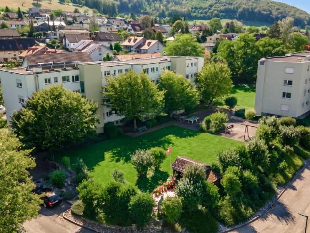 Renoviert & modern mit grossem Gemeinschaftsgarten & Top Preis Leistungsverhältnis