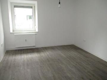 Renoviert und zum Einzug bereit! Tolle 3 Zimmer Wohnung in Stadtlage!
