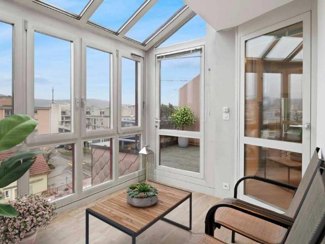 Renovierte Maisonette Wohnung im Baurecht Zentral gelegen mit Aussicht und Cheminée