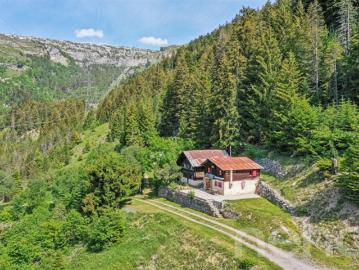 Renovierte Mayen entlang einer leicht zugänglichen privaten Straße Savièse/Sanetsch
