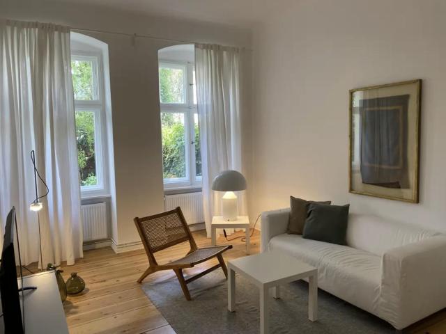 Renovierte Altbauwohnung mit großem Garten möbliert