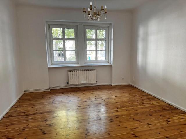 Renovierte Altbauwohnung mit Südwest Balkon am Alarichplatz
