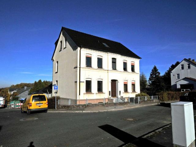Renovierte, bezugsfertige 3,5 Zimmer Wohnung mit Gemeinschaftsgarten