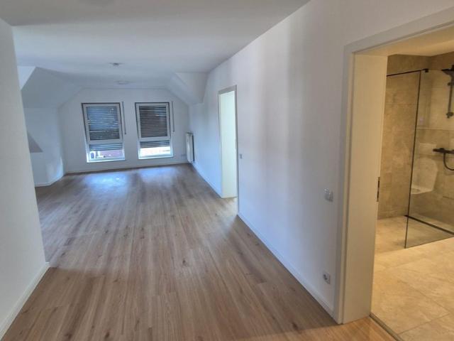 Renovierte Dachgeschoss Wohnung mit Balkon