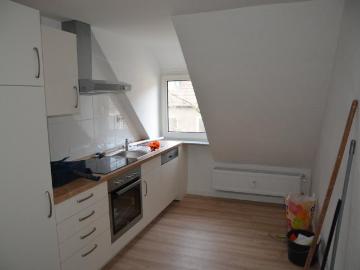 Renovierte Dachgeschoss Wohnung in Holsterhausen mit Einbauküche