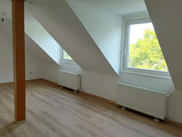 Renovierte Dachgeschosswohnung mit Charme in Wane Süd