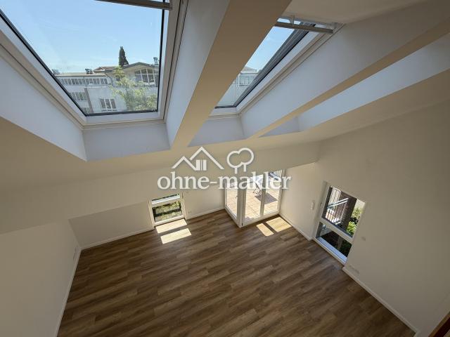 Renovierte Dachgeschosswohnung mit Südwestbalkon und großzügigem Zuschnitt