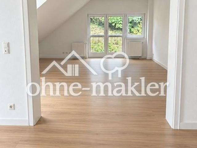 Renovierte DG Wohnung 2,5 ZKB mit Balkon