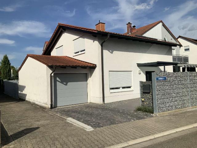 Renovierte Doppelhaushälfte in bester Lage von Rheinzabern!