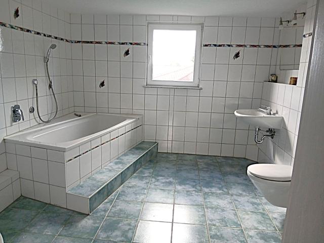 Renovierte Doppelhaushälfte mit Garten und Garage
