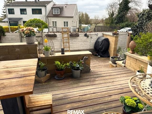 Renovierte Doppelhaushälfte mit Keller & Garage!