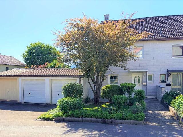 Renovierte Doppelhaushälfte mit schönem Garten
